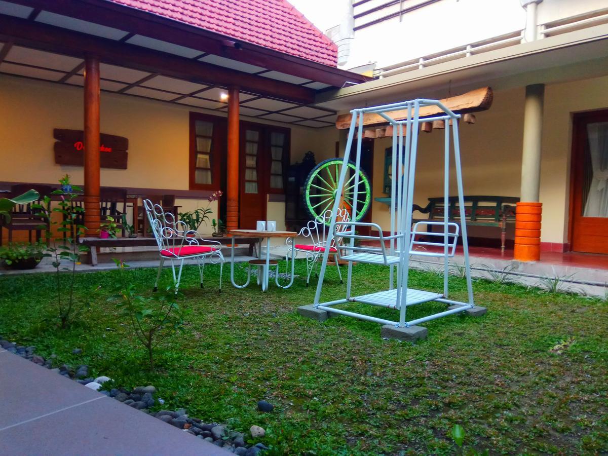 Surakarta  Doeloerkoe Homestay מראה חיצוני תמונה