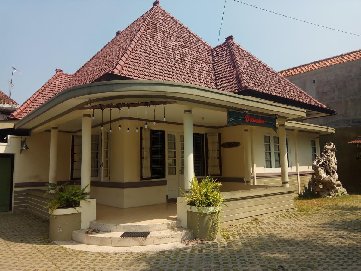 Surakarta  Doeloerkoe Homestay מראה חיצוני תמונה