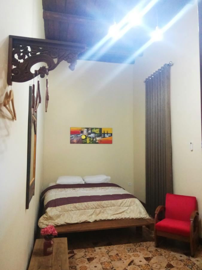 Surakarta  Doeloerkoe Homestay מראה חיצוני תמונה