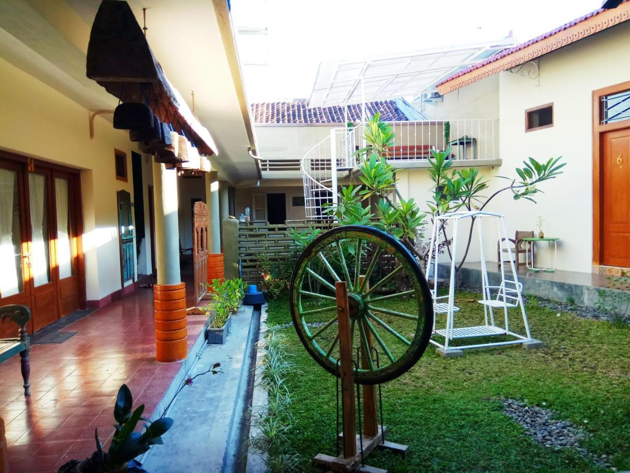 Surakarta  Doeloerkoe Homestay מראה חיצוני תמונה