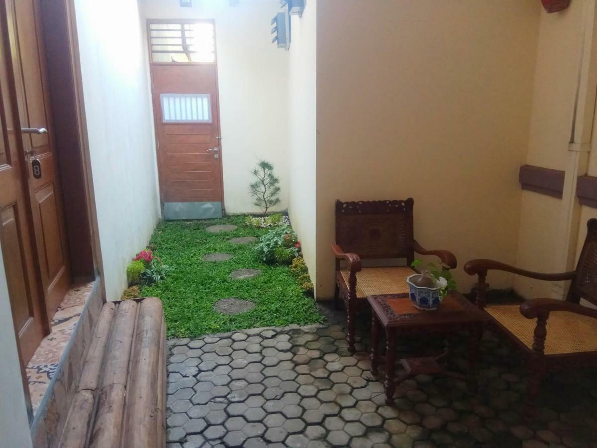 Surakarta  Doeloerkoe Homestay מראה חיצוני תמונה